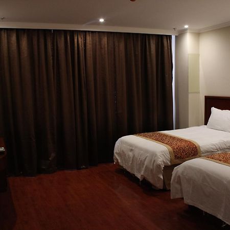 Greentree Inn Shanghai Expo Site South Yanggao Road Subway Station Express Hotel Екстериор снимка