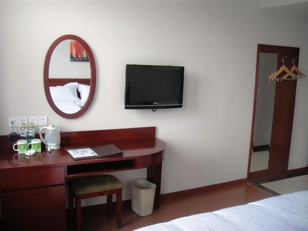 Greentree Inn Shanghai Expo Site South Yanggao Road Subway Station Express Hotel Екстериор снимка